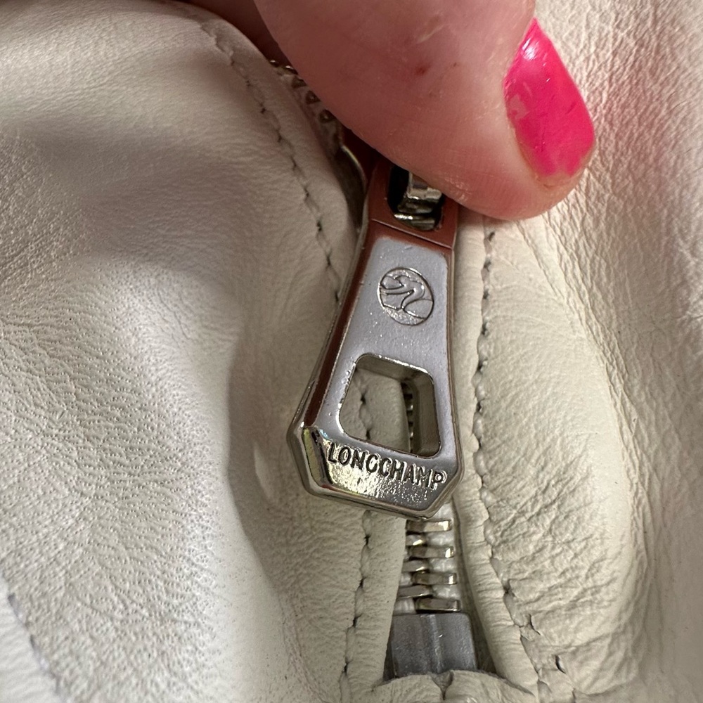 Longchamp • LM Cuir Embossed Logo Metal Luggage Tag White Double Shoulder RARE - Picture 7 of 14